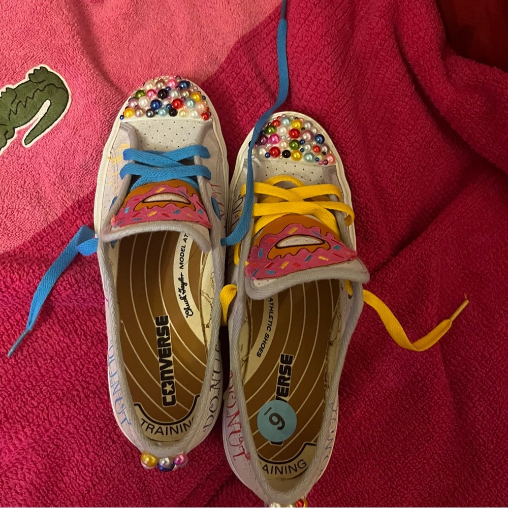 Custom Converses made for my daughter !!Size 6 never worn My loss your gain !!
